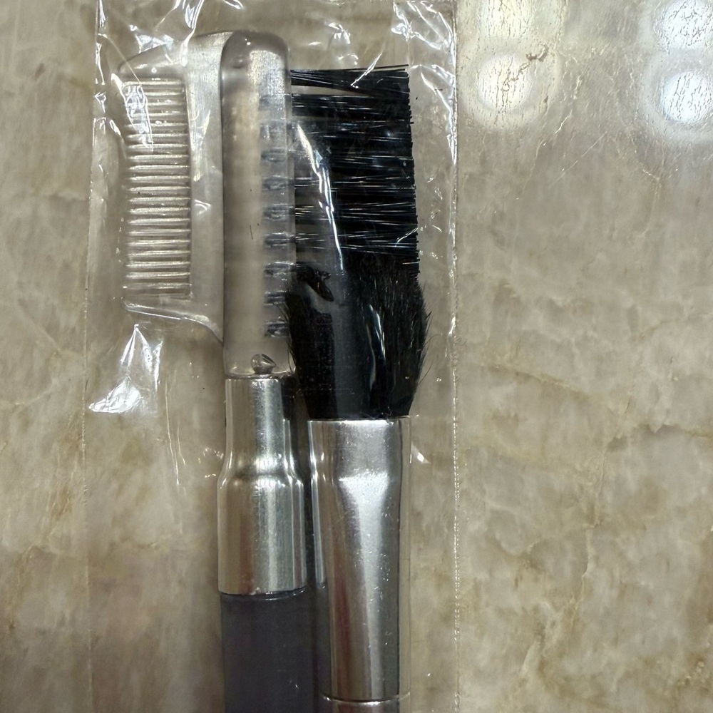 Lancôme Set of Brow & Lash Brush and an fluffy Eyeshadow Brush